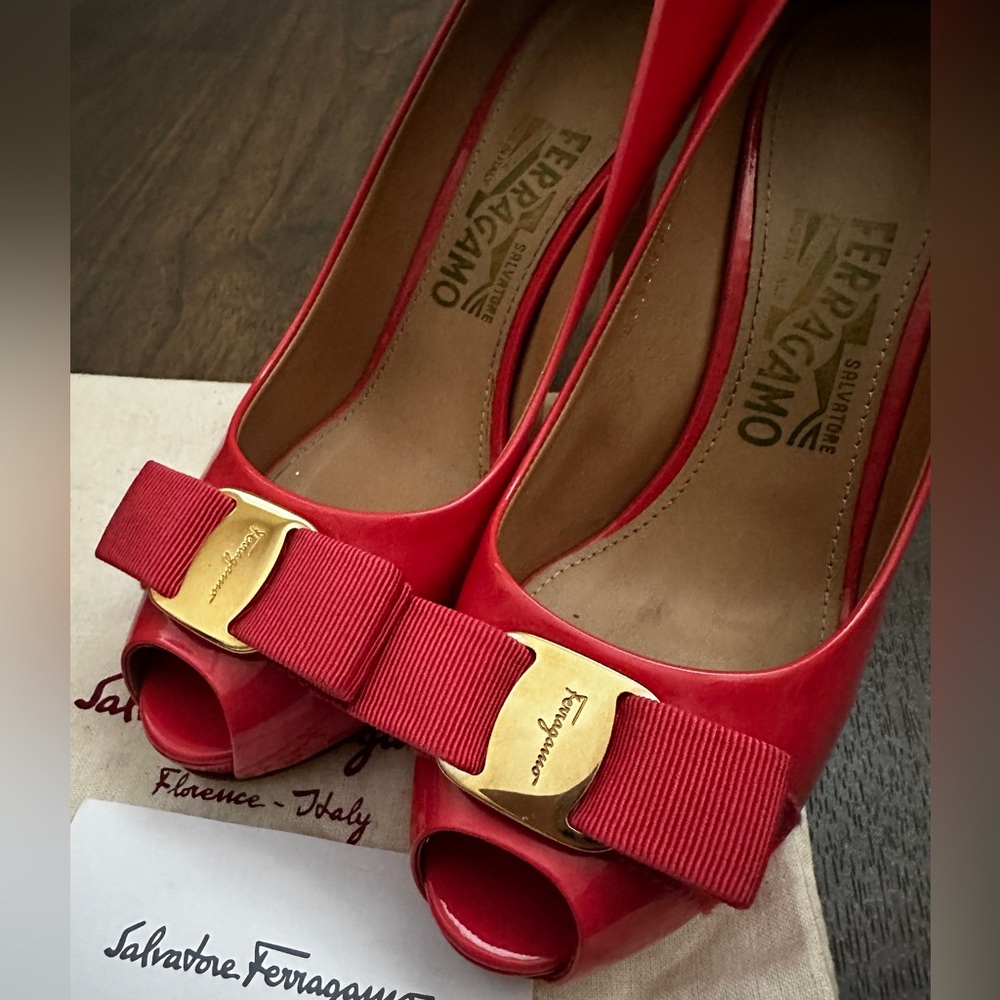 Salvatore Ferragamo leather heels. Size 6.5